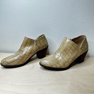 Mata‎ VALENTINA-3 Womens Boots Beige Crocodile print bootie  Zip Heel Size 8 1/2